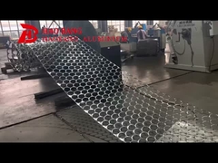 कारखाने छोटे आकार के एल्यूमीनियम सर्कल का उत्पादन कर रहा है