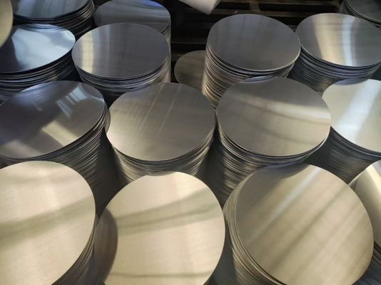 प्रकाश व्यवस्था के लिए प्रतिबिंबित चांदी एल्यूमीनियम सर्कल 1050 मिश्र धातु 80-1600 मिमी व्यास