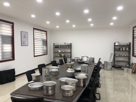 1050 1100 एल्यूमीनियम सर्कल छत शीट सर्कल खरीदार फैक्टरी प्रत्यक्ष बिक्री मूल्य गैर छड़ी पैन के लिए
