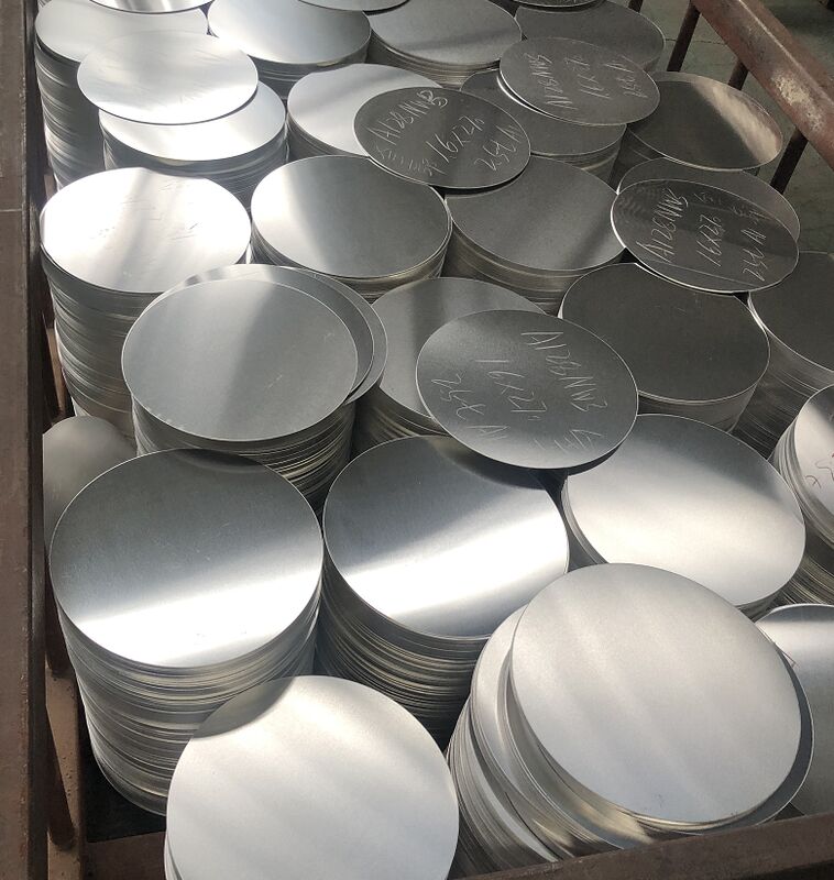 चांदी 1050 एल्यूमीनियम सर्कल 80-1600MM व्यास 0.3-6.0MM मोटाई प्रकाश परावर्तकों के लिए