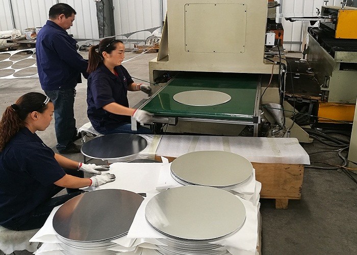 मिश्र धातु 1070 दीप खींचा एल्यूमीनियम दौर सर्कल सादा औद्योगिक प्रकाश व्यवस्था के लिए