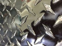 एल्यूमीनियम चेकर शीट गोल प्लेट मिल खत्म मिश्र धातु 3000 5000 श्रृंखला